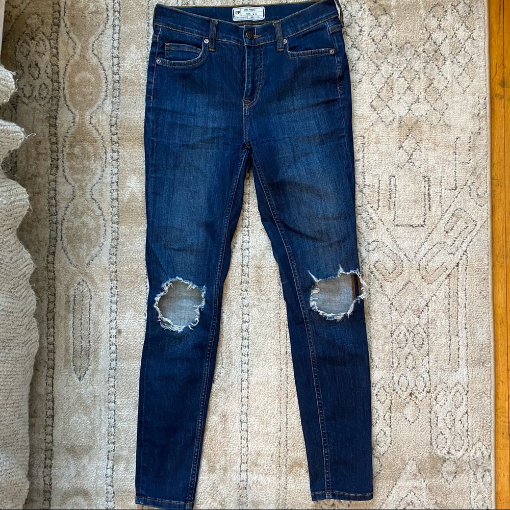 Free People Distressed Skinny jeans